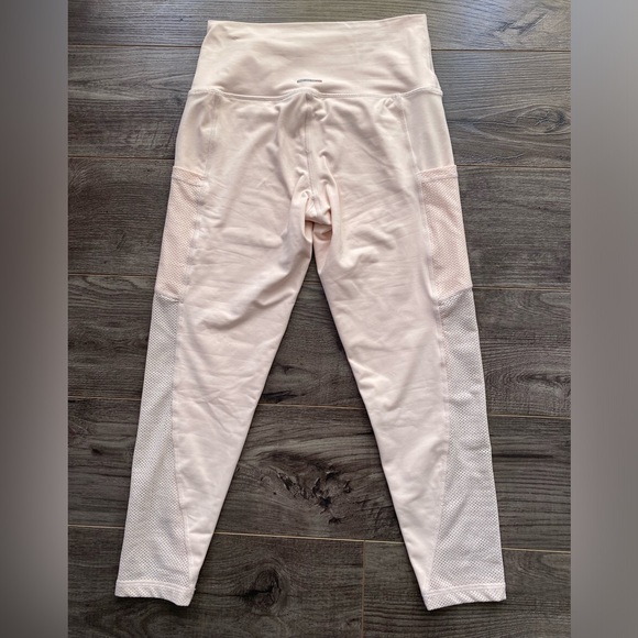 Aerie chill play move light pink high rise leggings w/ mesh sides & pockets - Picture 5 of 7